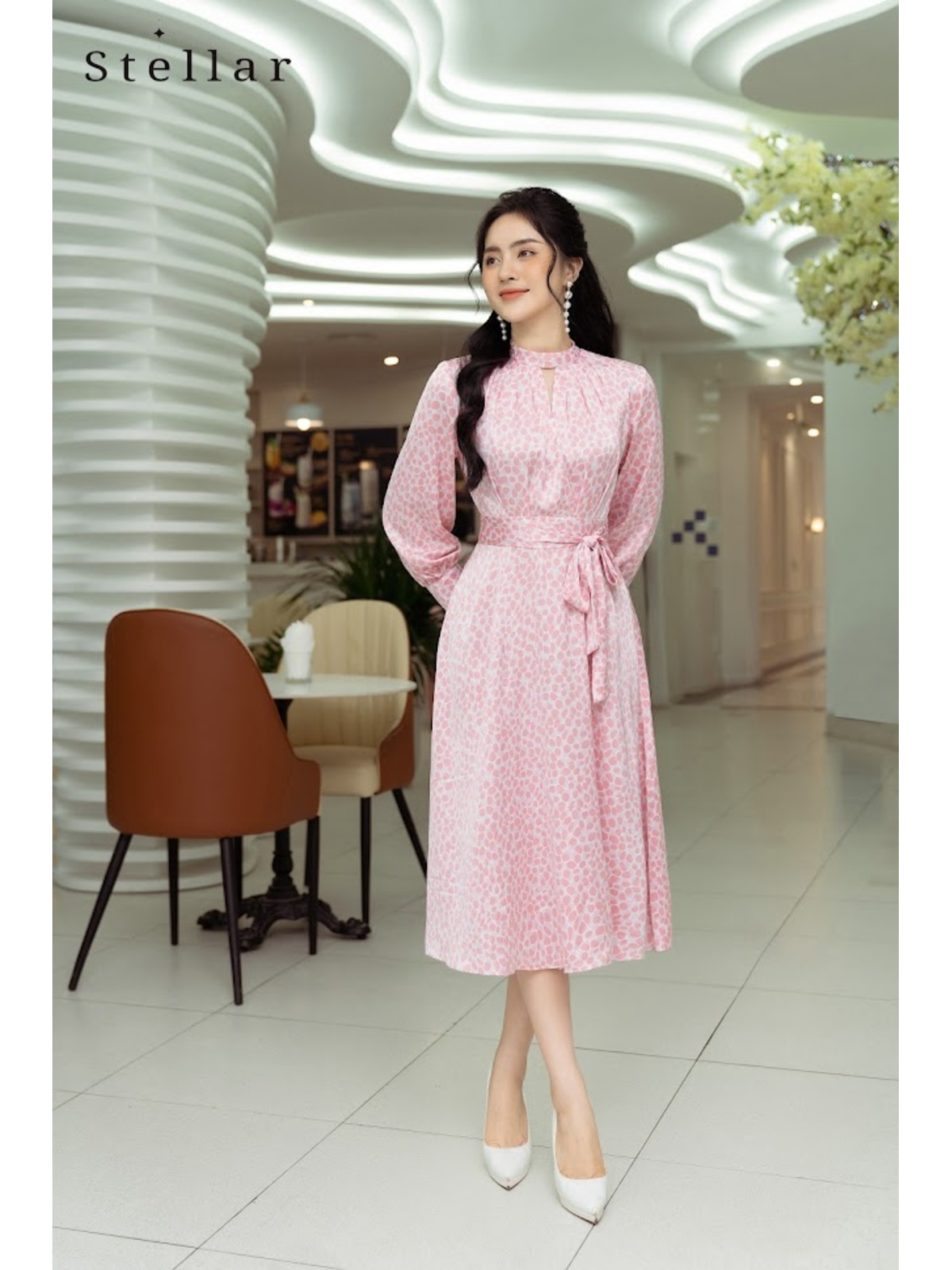 Đầm lụa hoạ tiết hồng