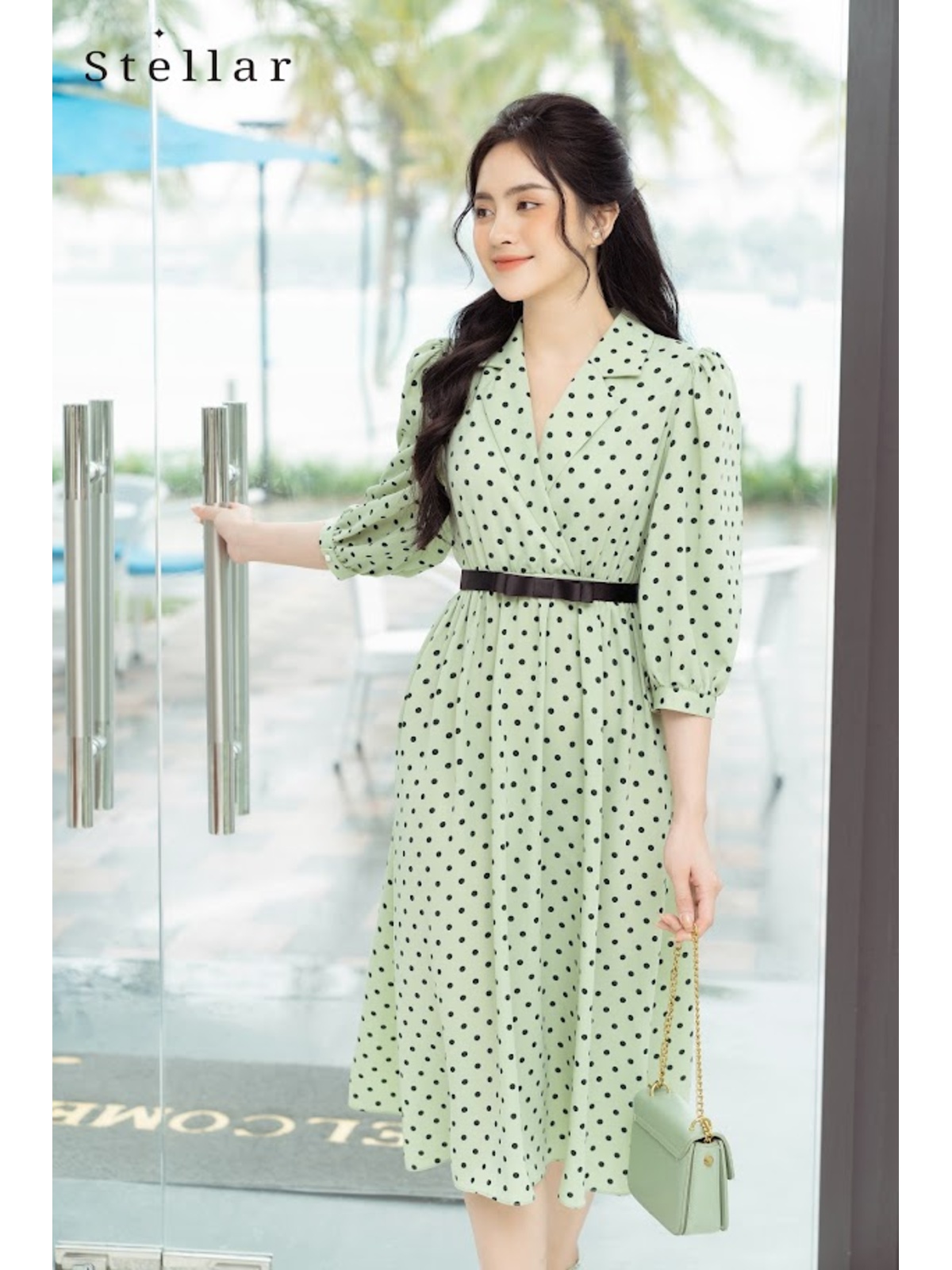 Đầm chấm bi cổ vest xanh bơ