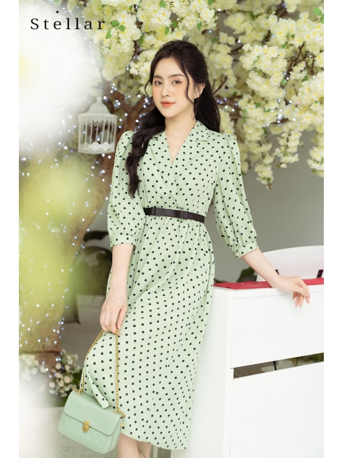 Đầm chấm bi cổ vest xanh bơ