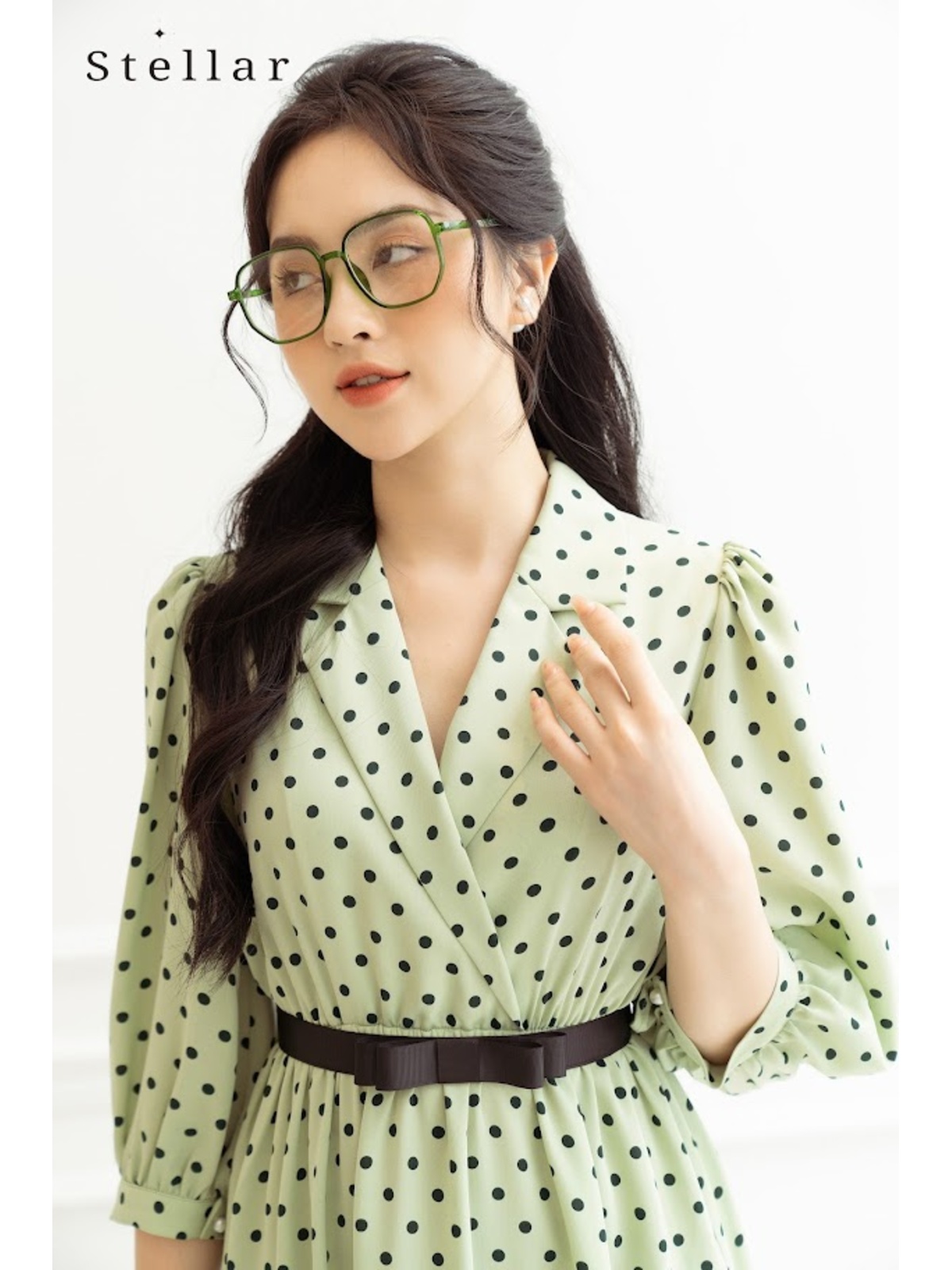 Đầm chấm bi cổ vest xanh bơ