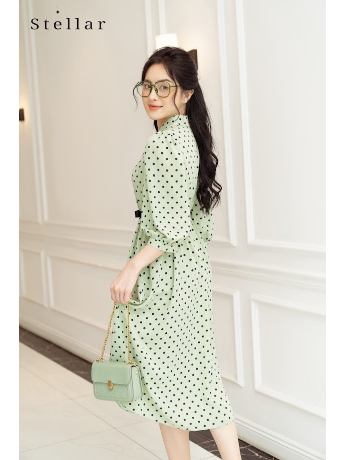 Đầm chấm bi cổ vest xanh bơ