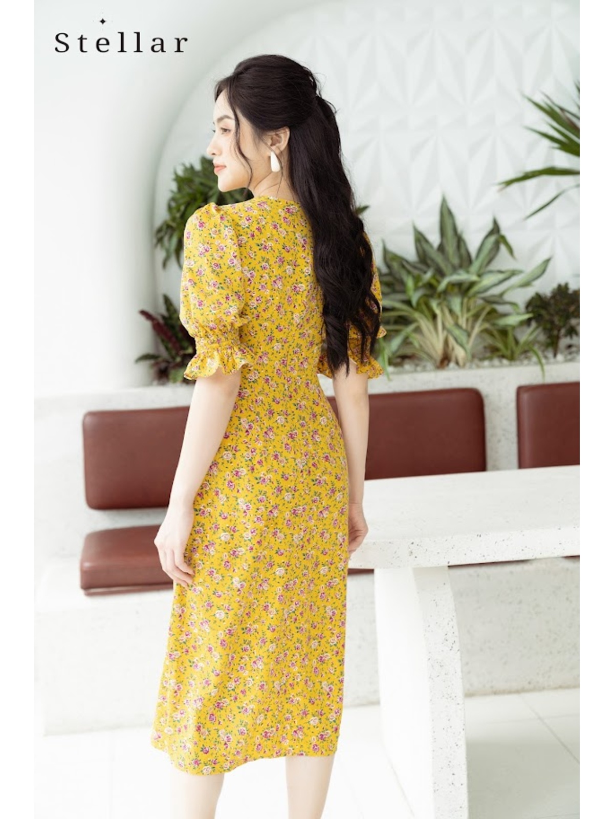 Đầm hoa midi tay bồng hoa vàng