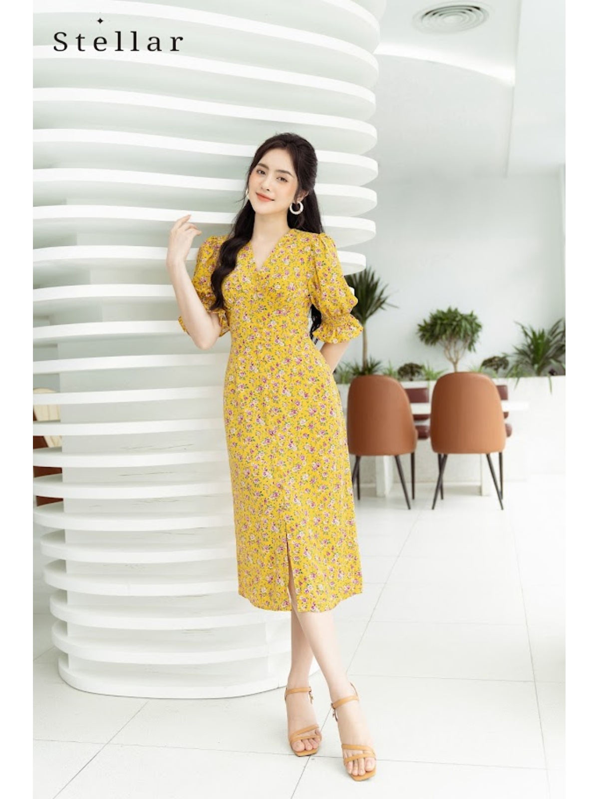 Đầm hoa midi tay bồng hoa vàng