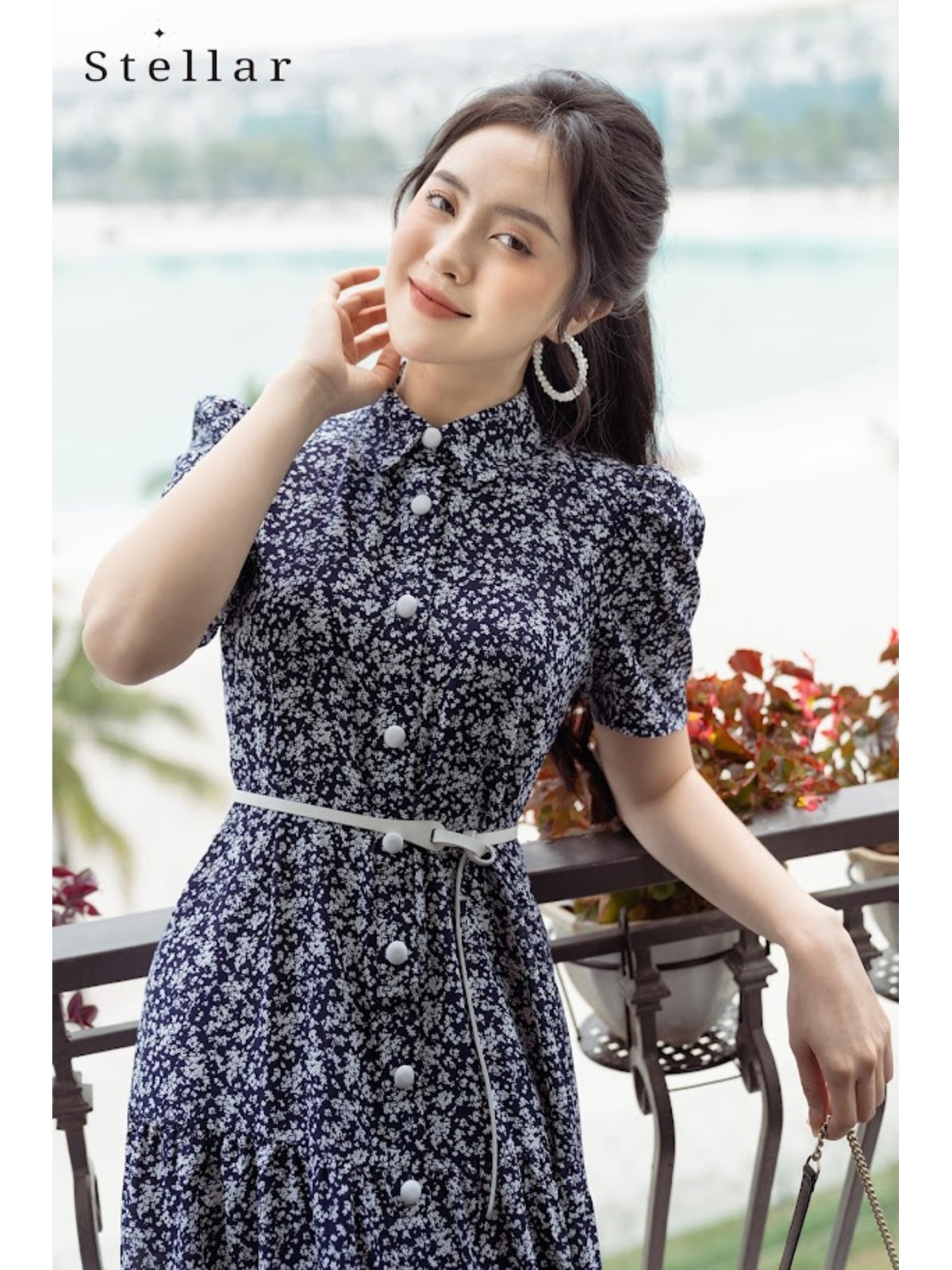 Đầm hoa cổ Đức dáng midi xoè