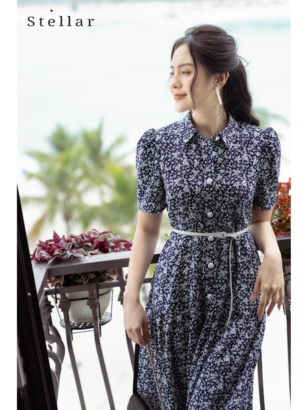 Đầm hoa cổ Đức dáng midi xoè