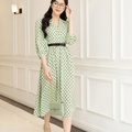 Đầm chấm bi cổ vest xanh bơ