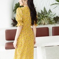Đầm hoa midi tay bồng hoa vàng