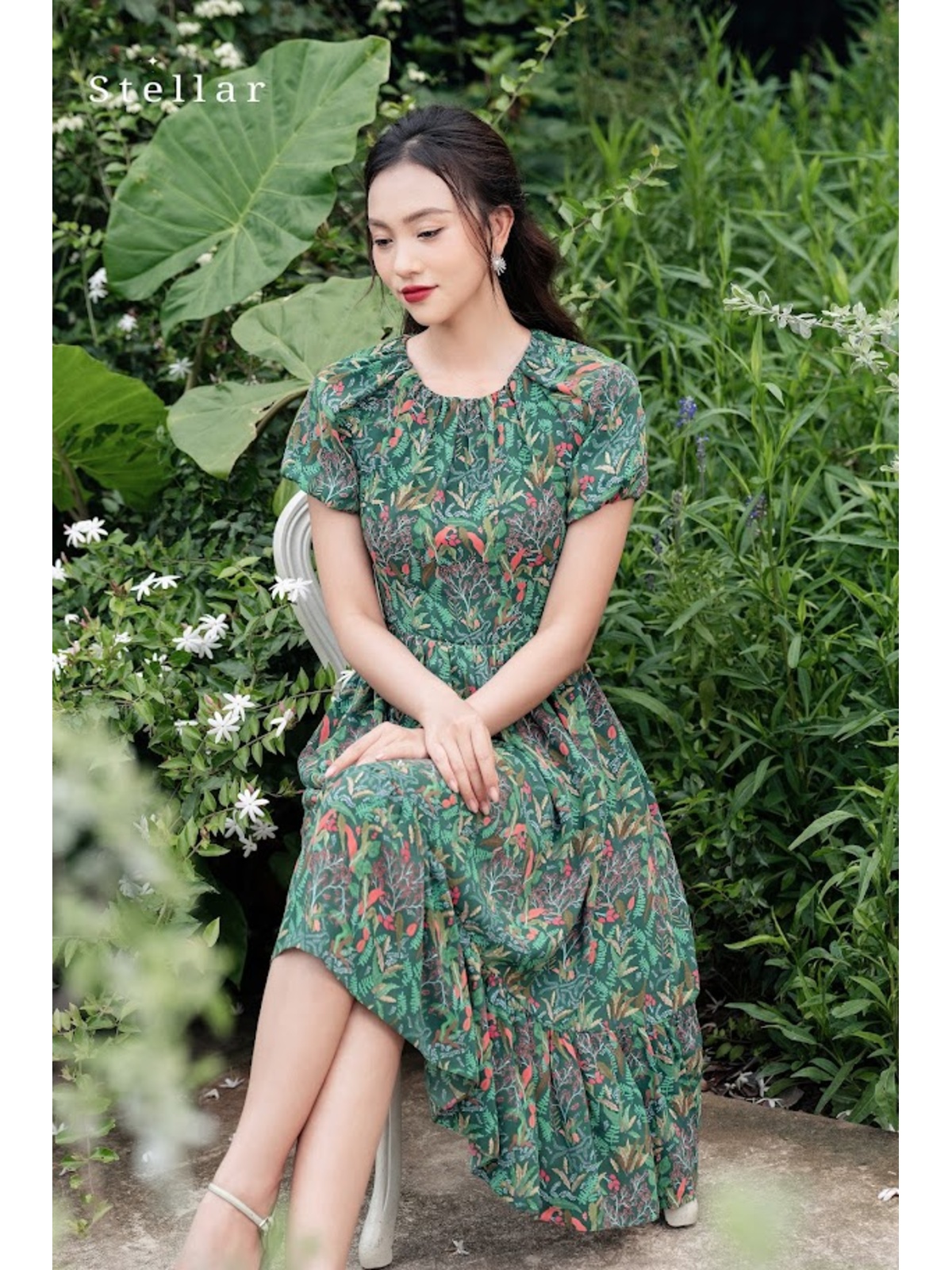 Đầm lụa hoạ tiết hoa lá xanh lá cây