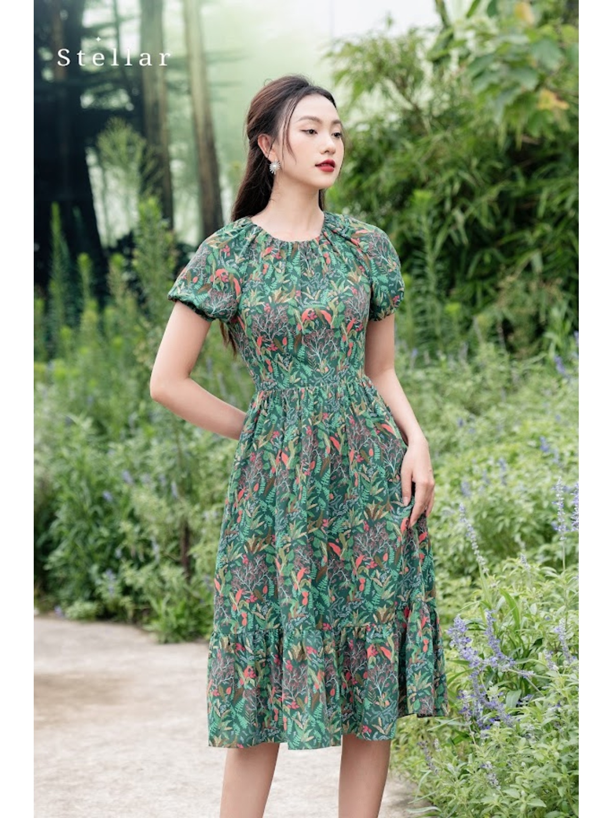 Đầm lụa hoạ tiết hoa lá xanh lá cây