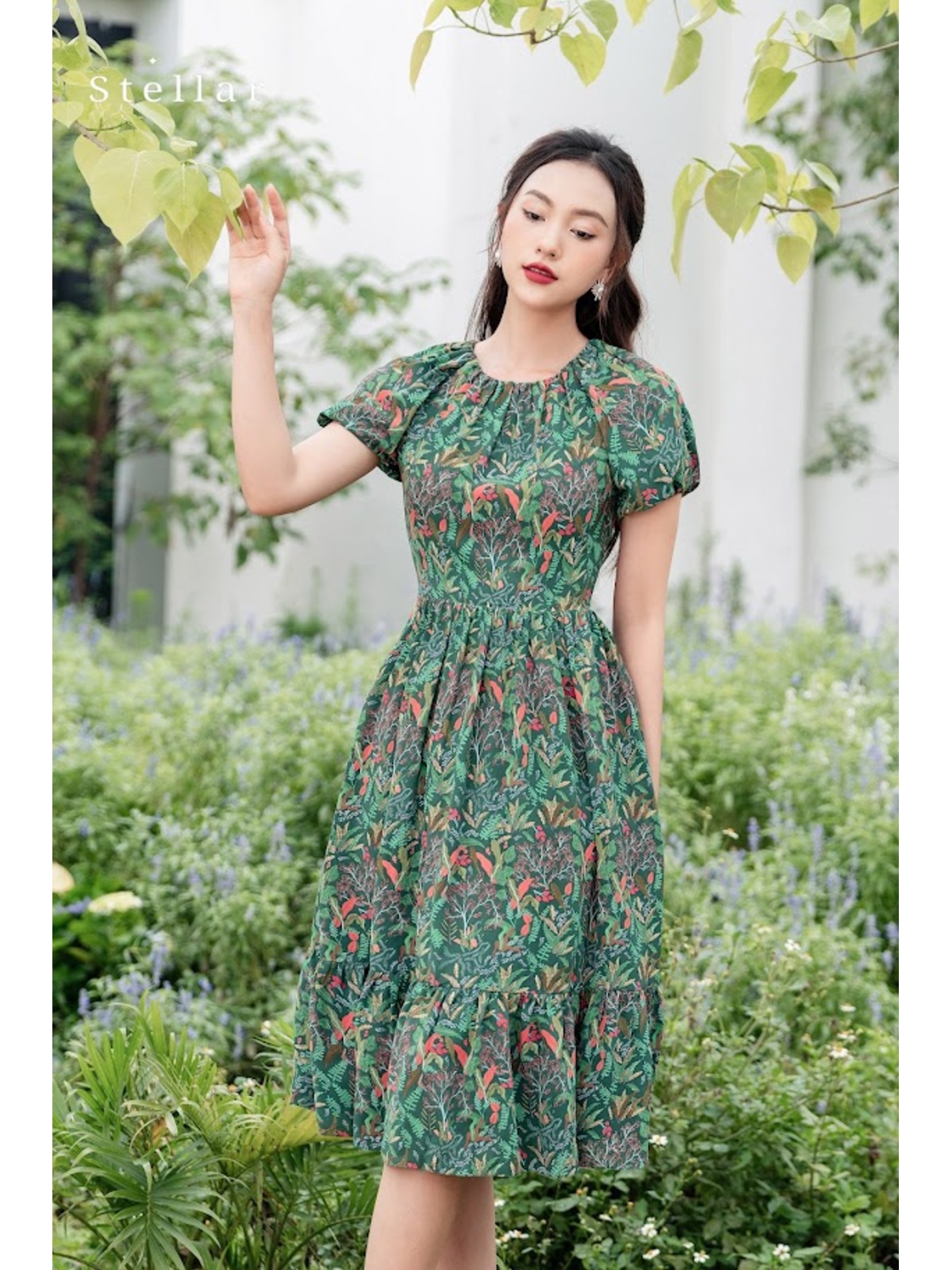 Đầm lụa hoạ tiết hoa lá xanh lá cây