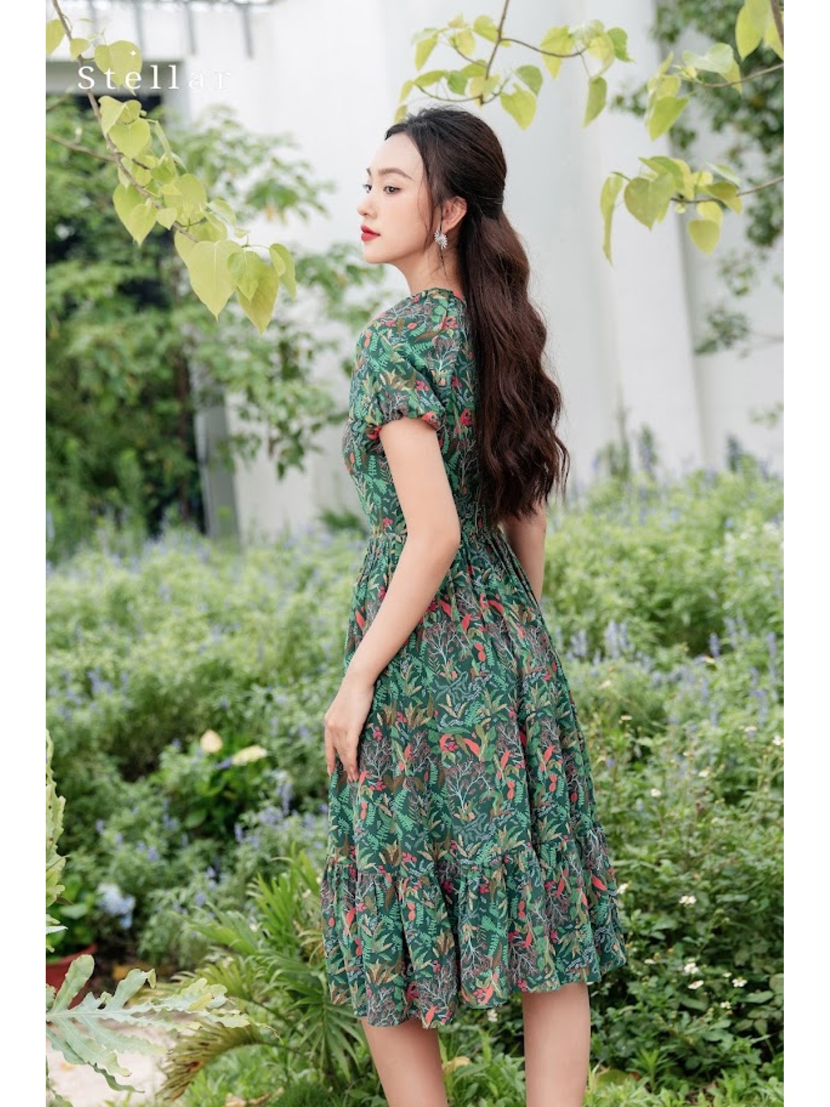 Đầm lụa hoạ tiết hoa lá xanh lá cây