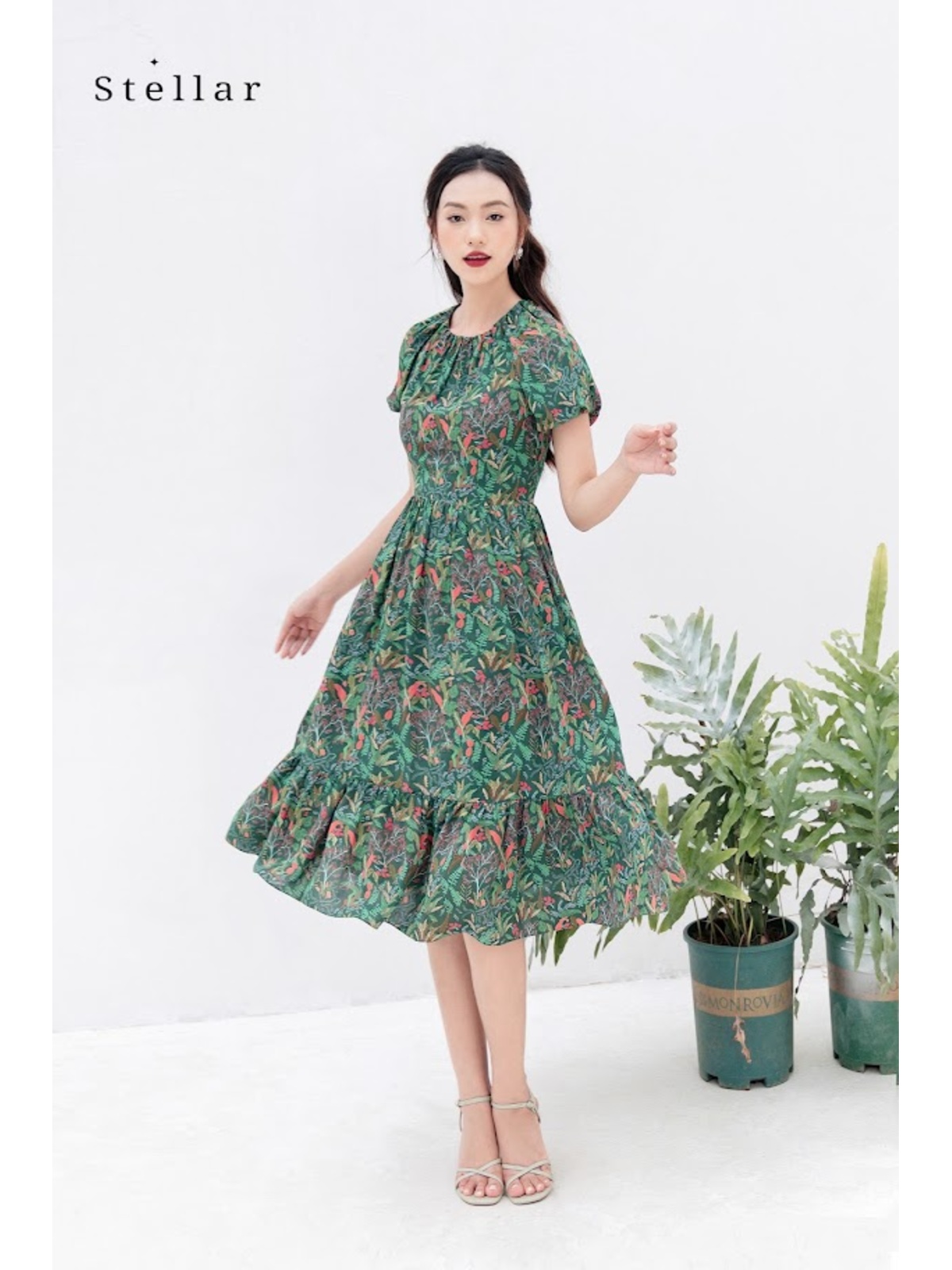 Đầm lụa hoạ tiết hoa lá xanh lá cây