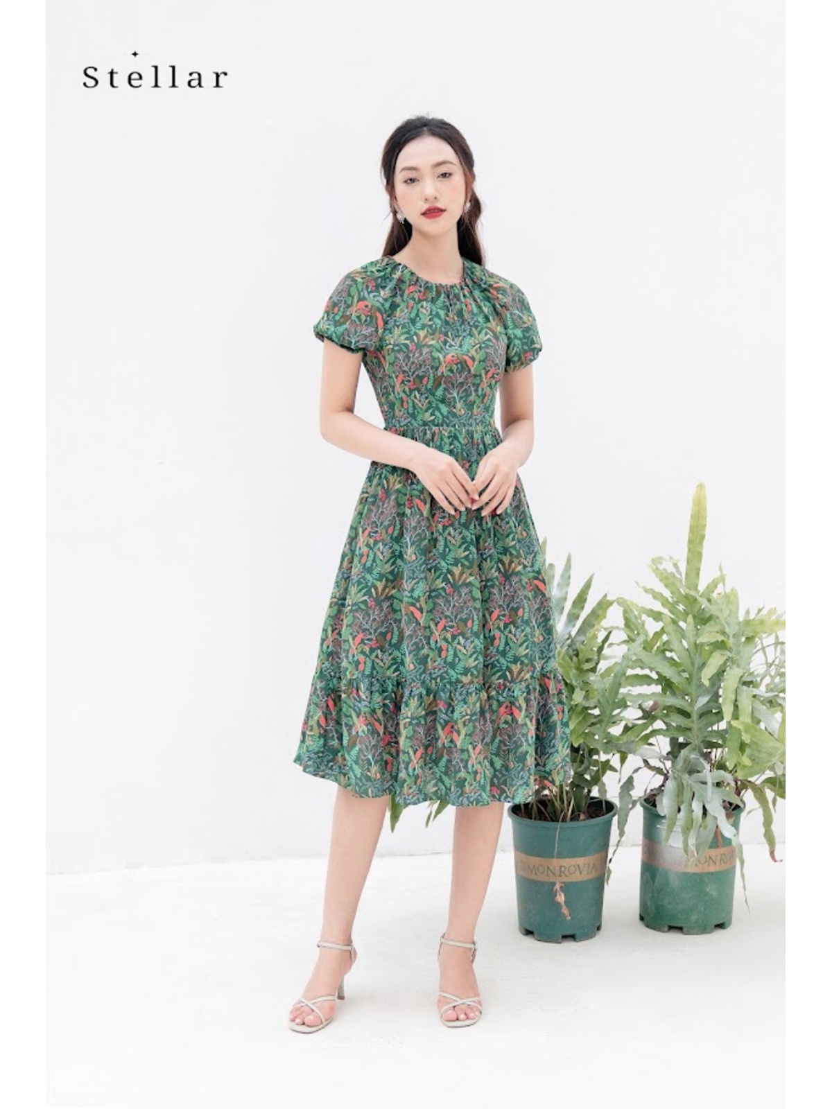 Đầm lụa hoạ tiết hoa lá xanh lá cây