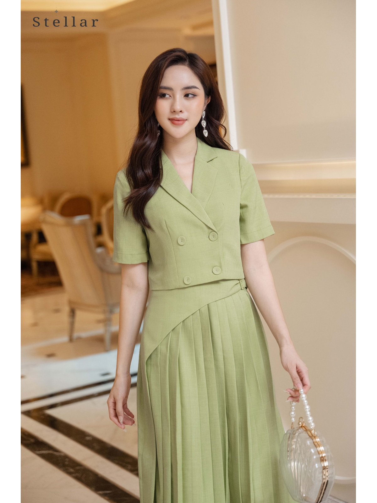 Bộ vest croptop màu bơ 