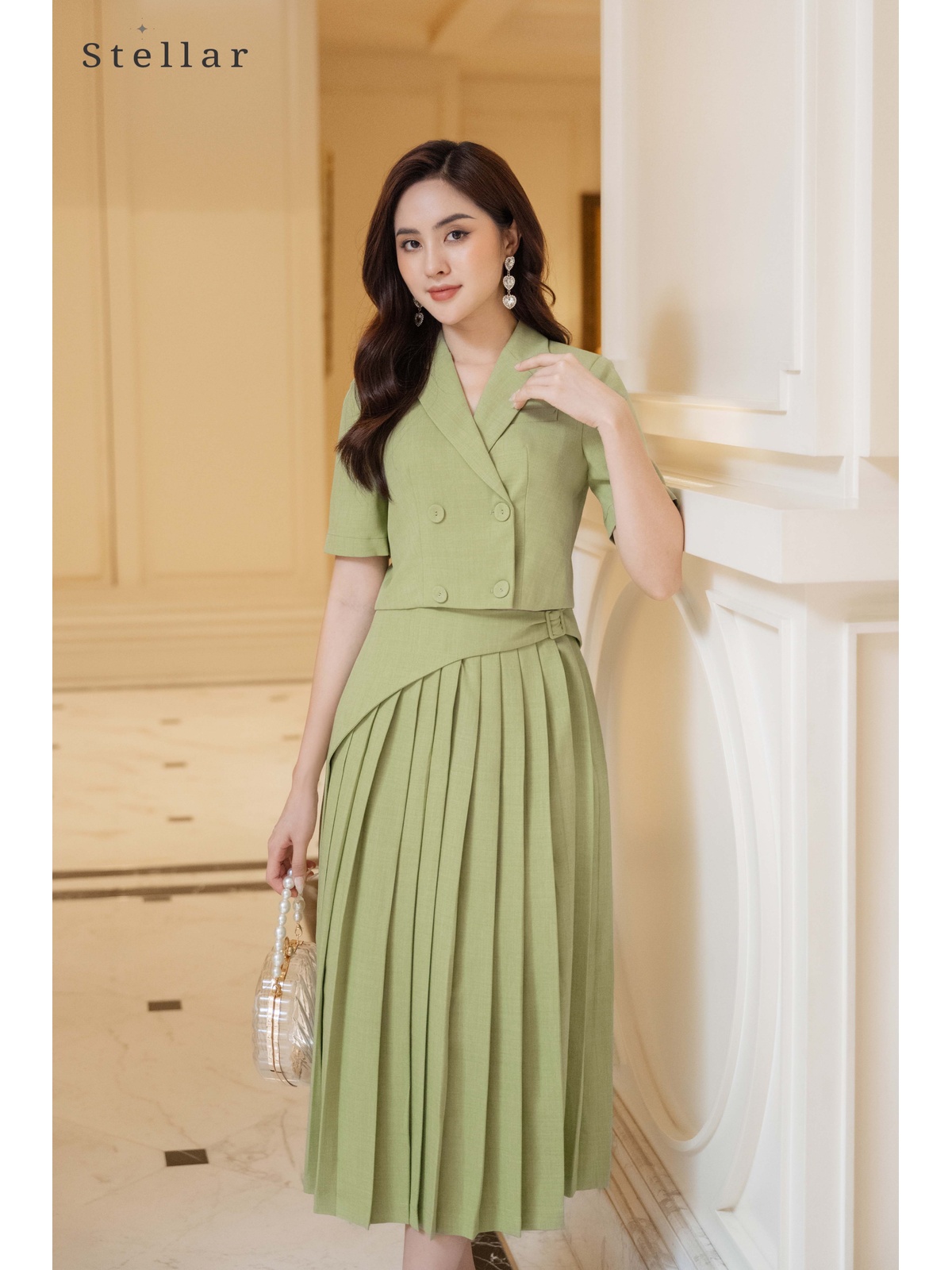 Bộ vest croptop màu bơ 