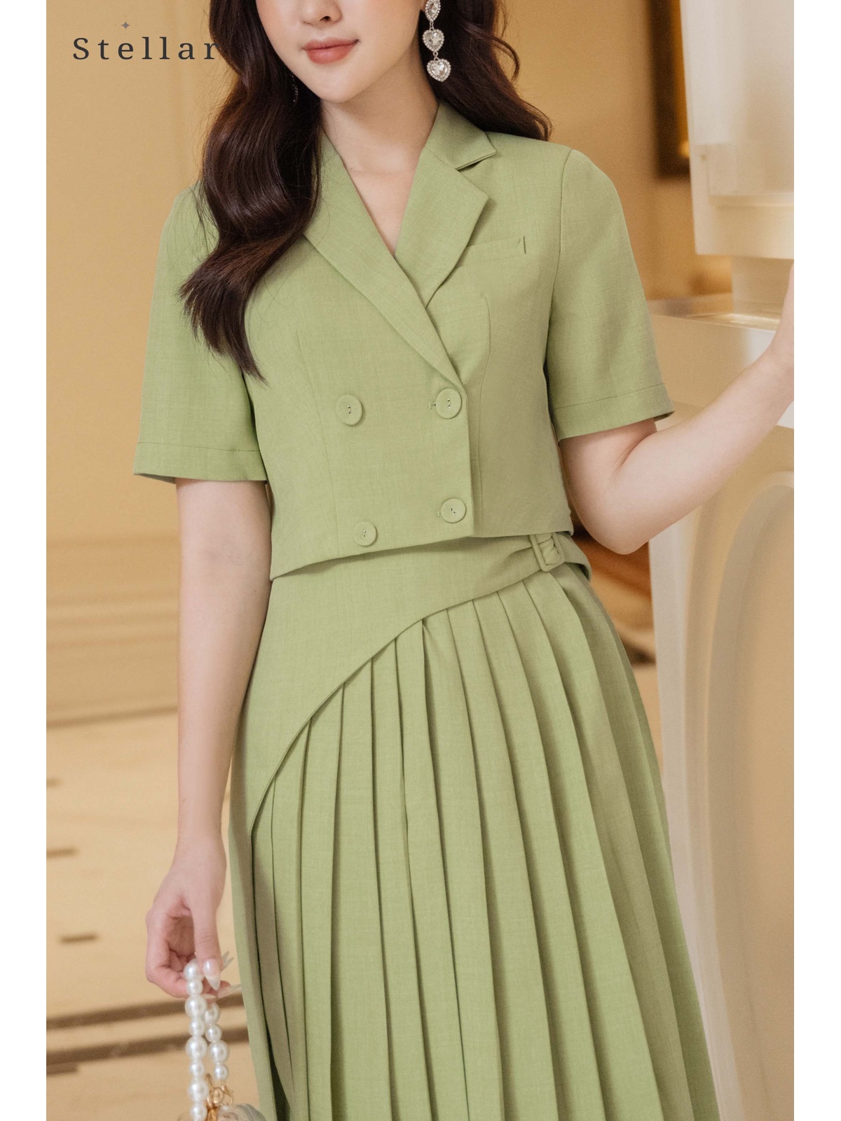 Bộ vest croptop màu bơ 