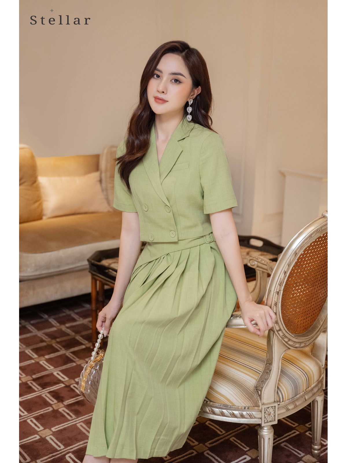 Bộ vest croptop màu bơ 