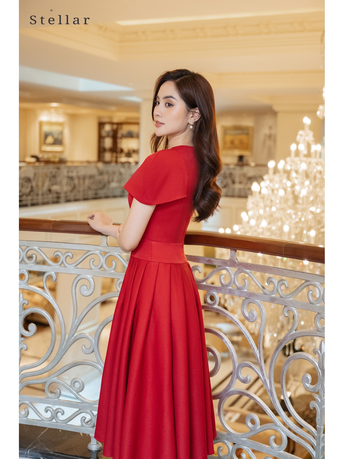 Đầm đỏ tay chờm cánh tiên 