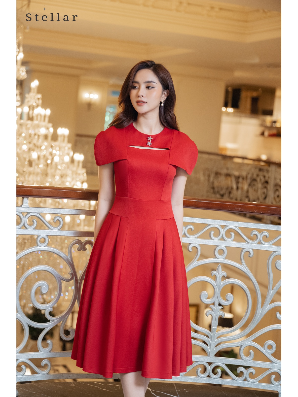 Đầm đỏ tay chờm cánh tiên 