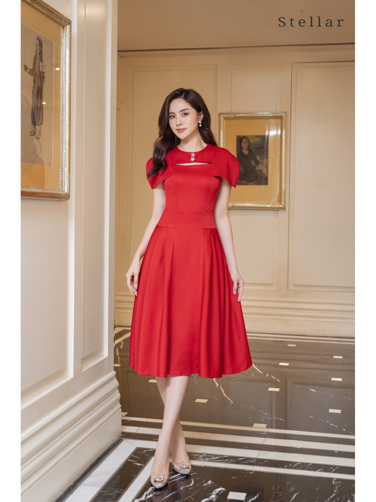 Đầm đỏ tay chờm cánh tiên 