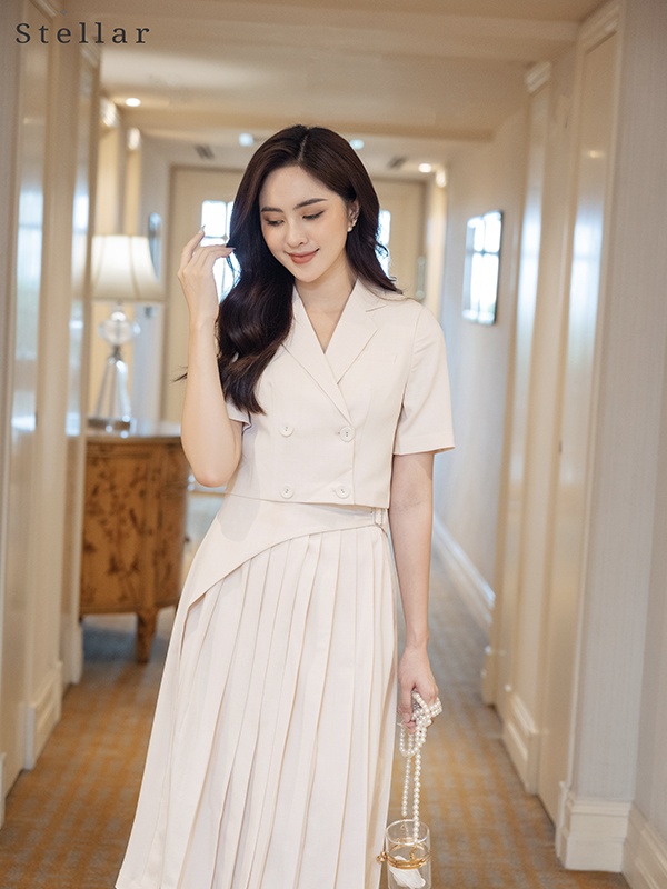 Bộ vest croptop màu trắng kem