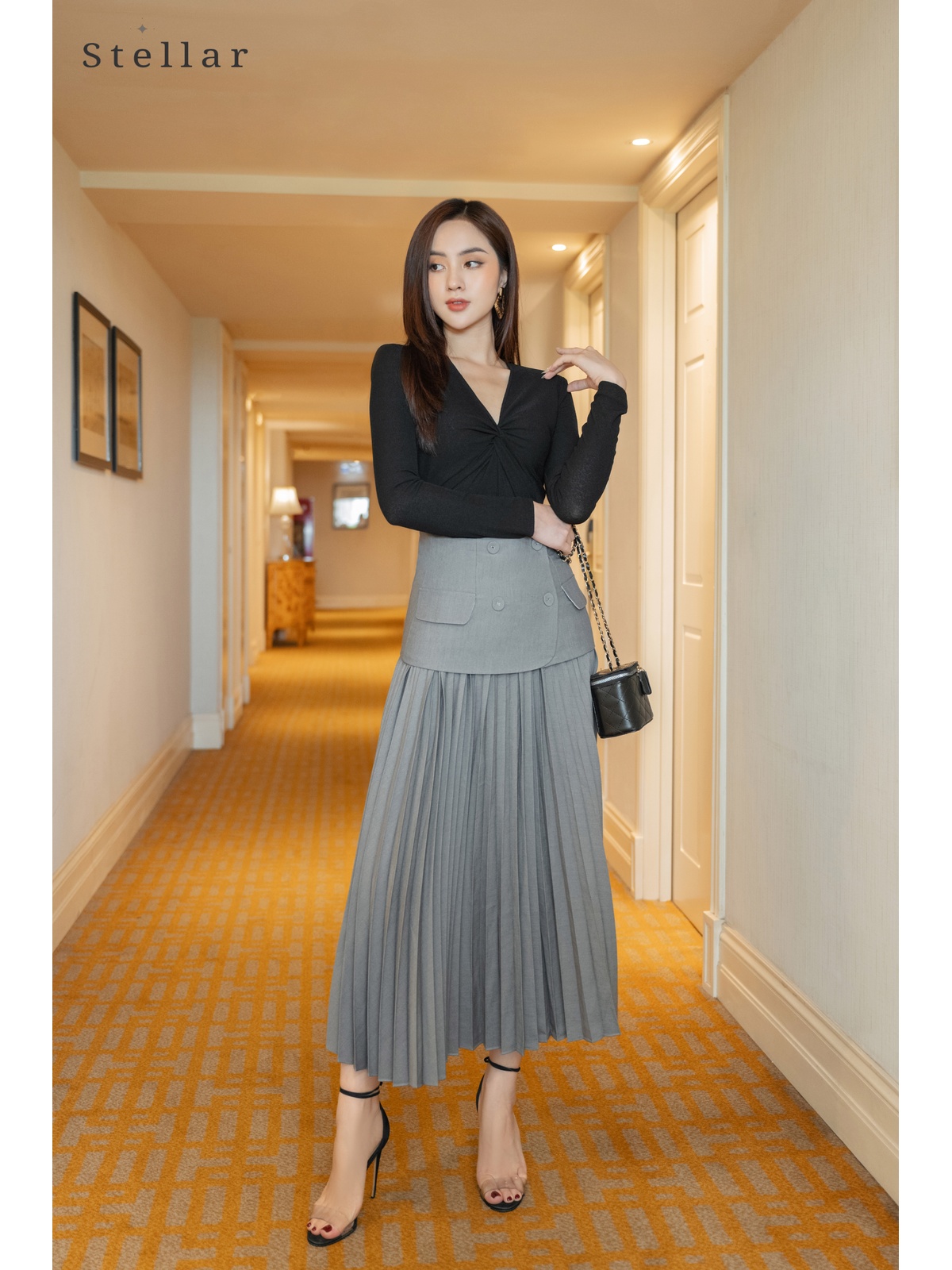 Chân váy xếp ly ghi đậm phối peplum