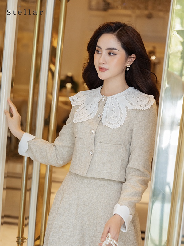 Áo vest dạ tweed be, phối cổ ren trắng