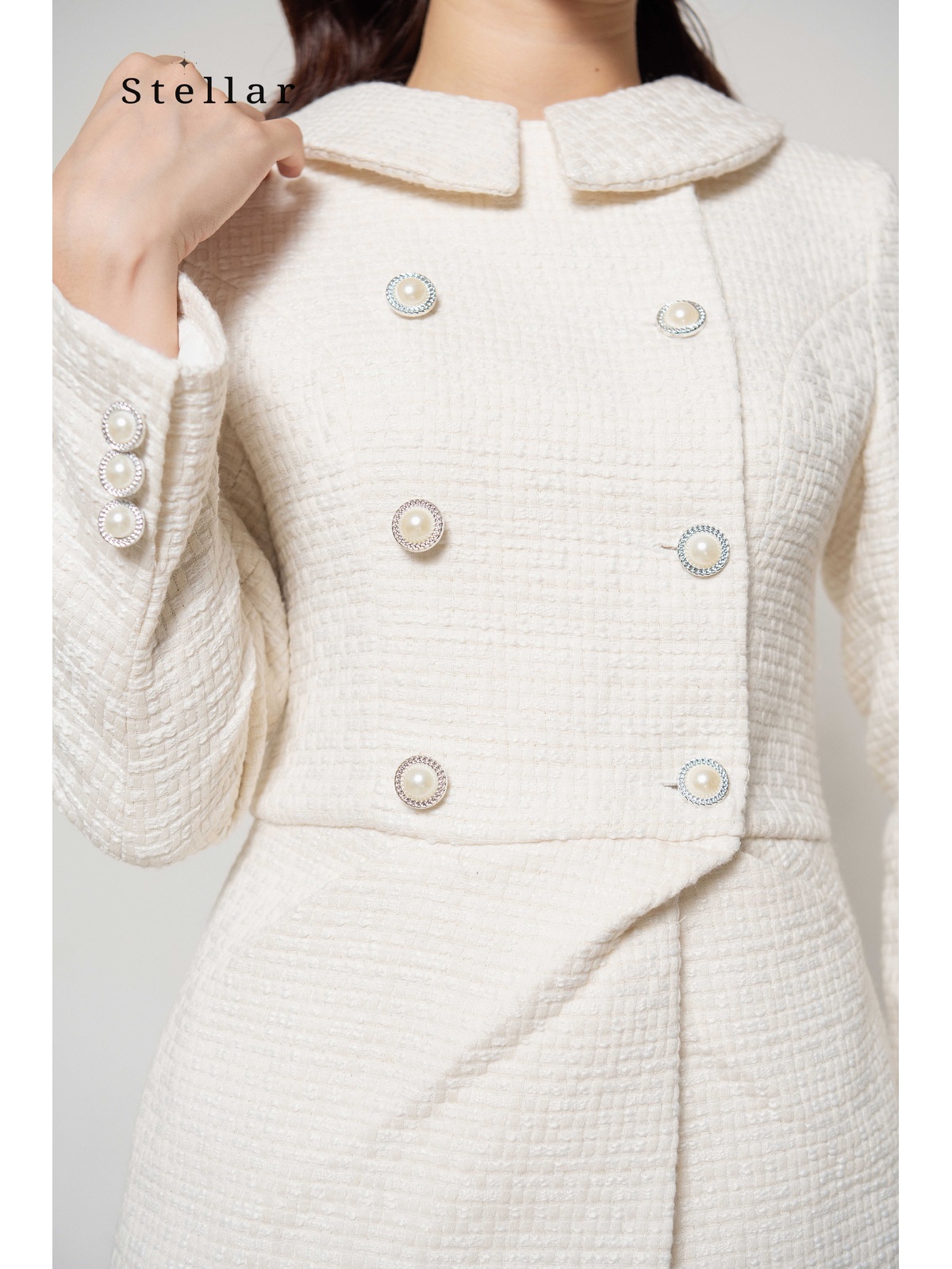 Áo dạ trắng peplum