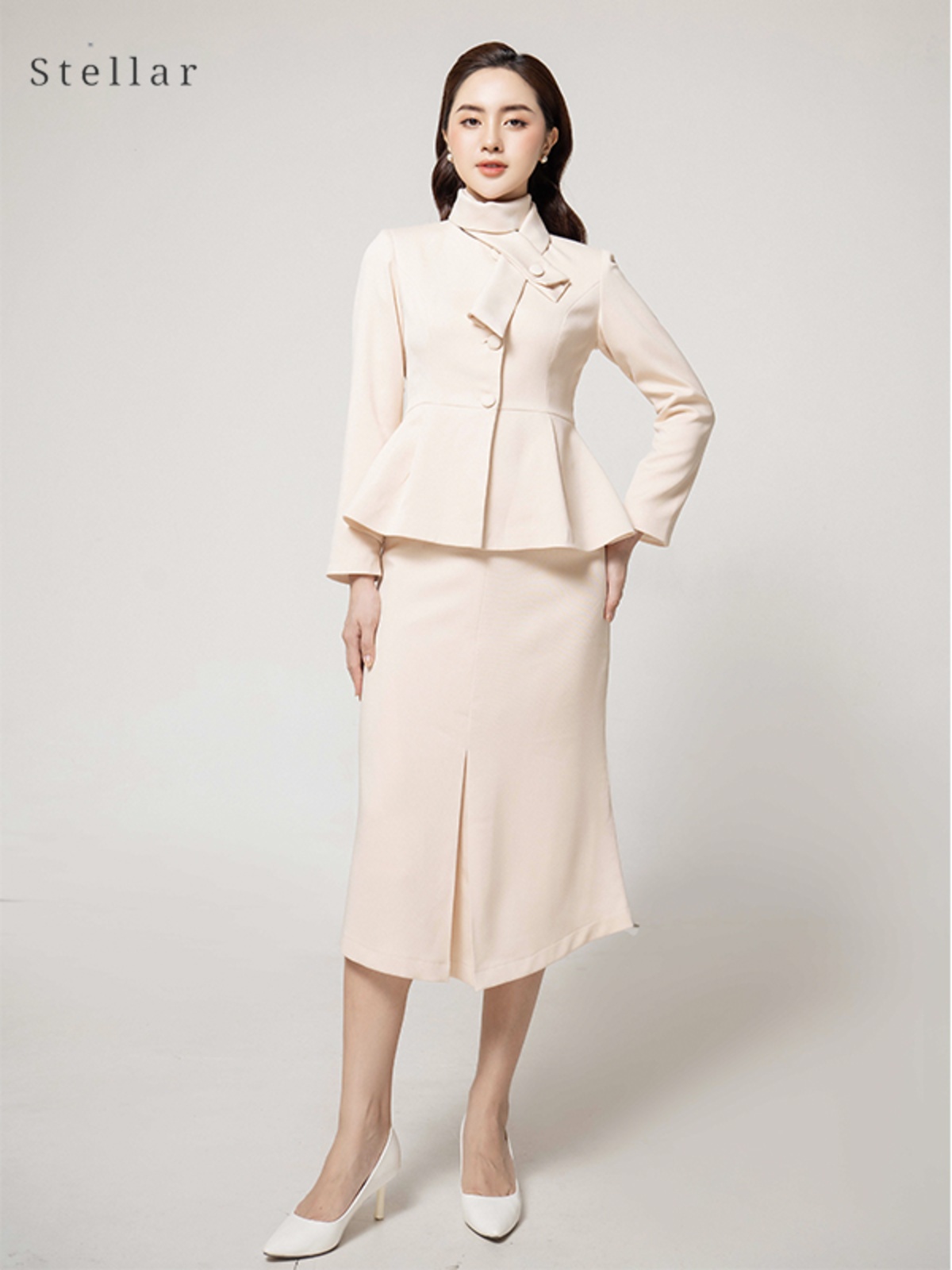 Chân váy ôm nhẹ, xoè đuôi cá