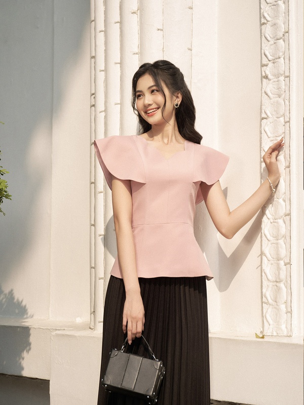 Áo hồng pastel dáng peplum