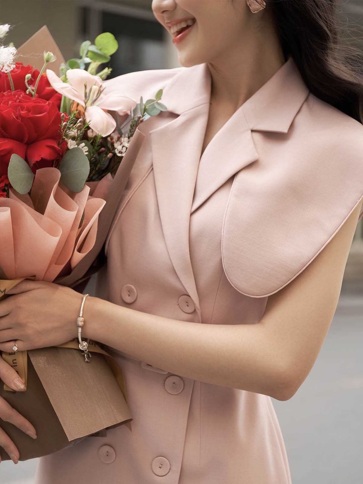 Đầm hồng liền dáng cúc bọc 2 hàng