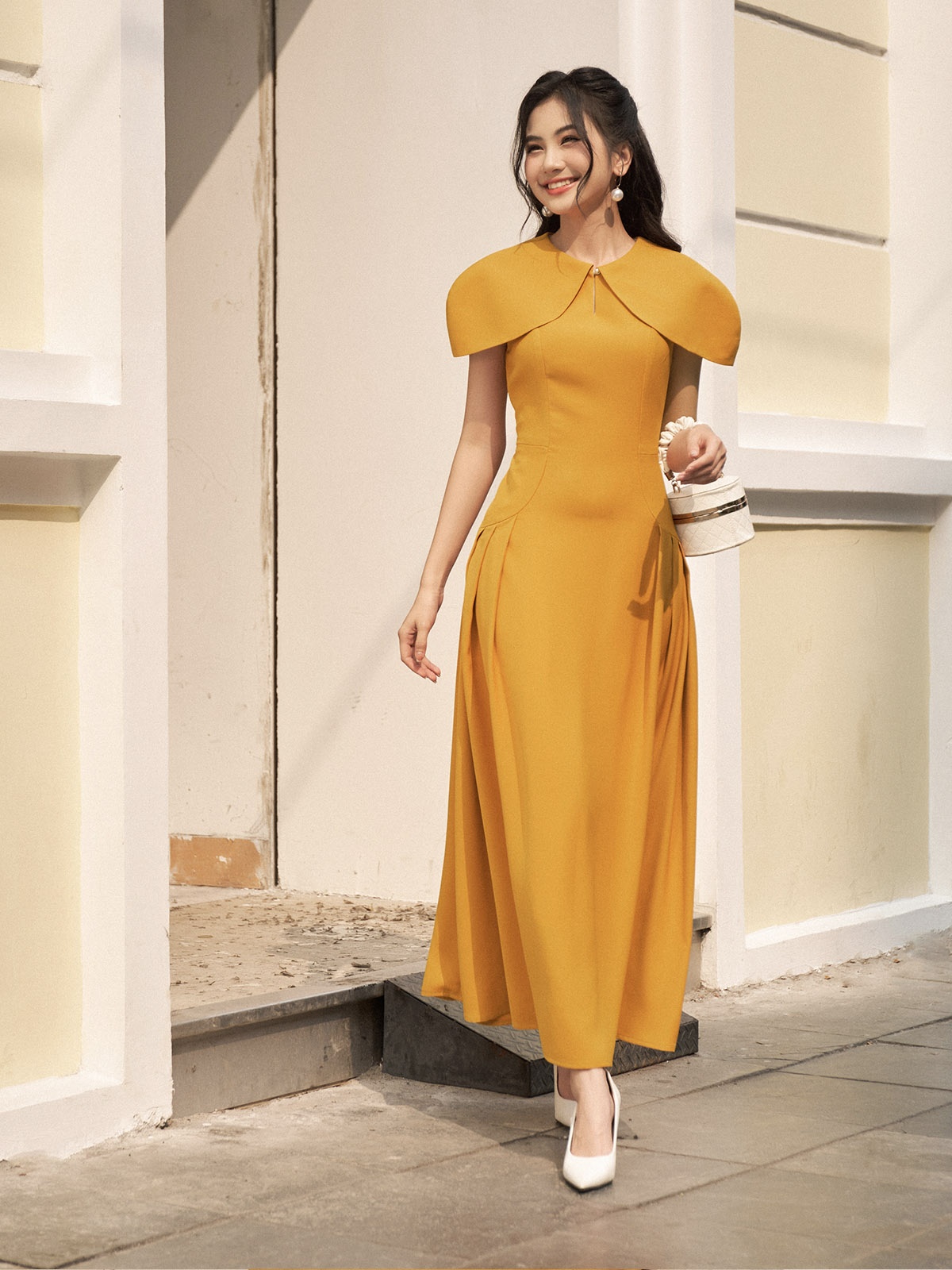 Đầm vàng dáng tay chờm