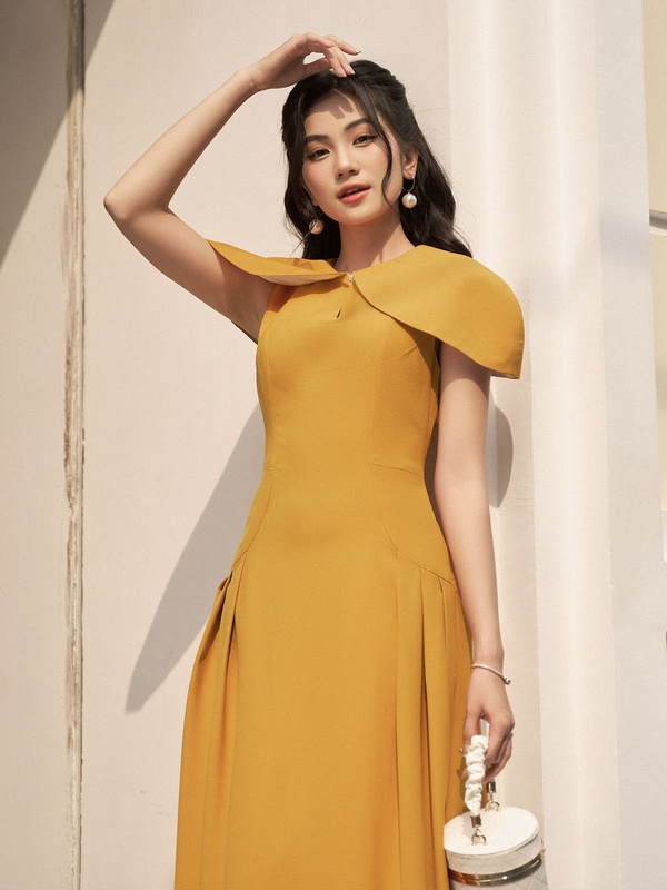 Đầm vàng dáng tay chờm